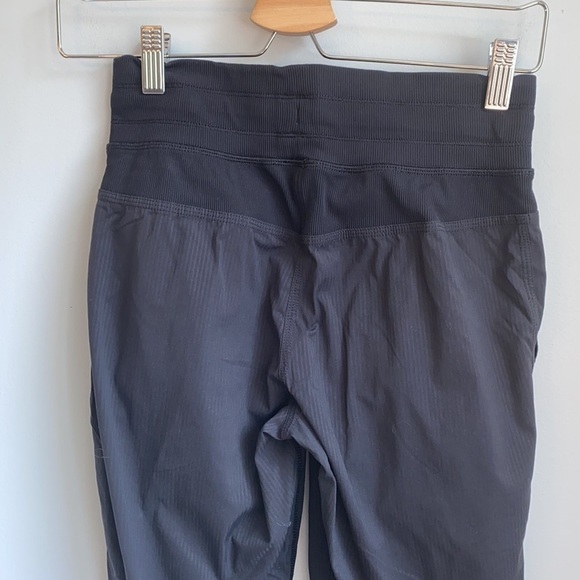 Lululemon Studio Crop II SZ 2 - Picture 4 of 7